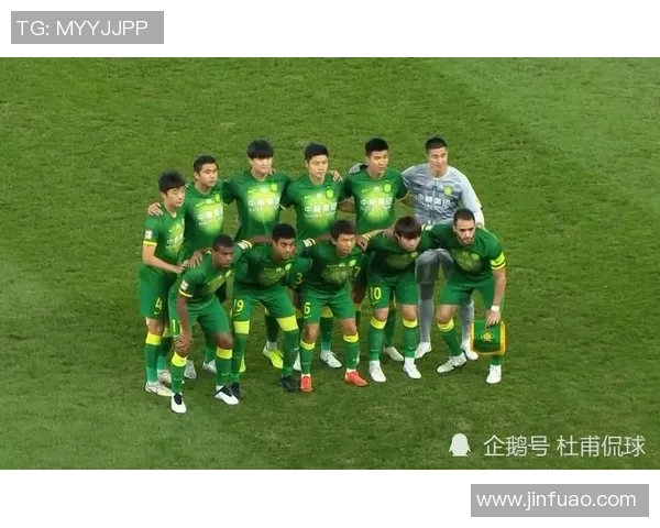 足球跪地滑行技巧解析助你在比赛中轻松突破对手防线